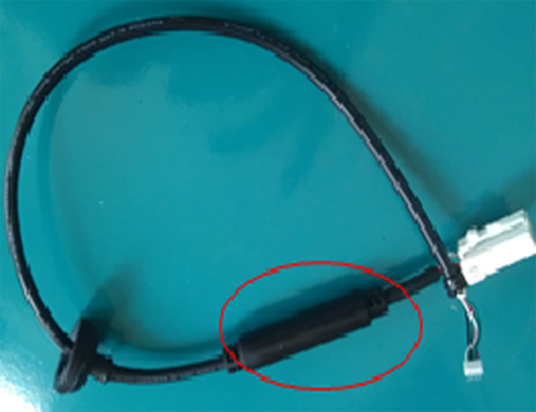 倒車?yán)走_(dá)電源